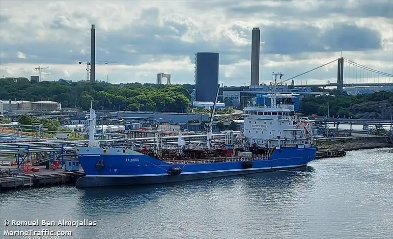 Oil/Chemical tanker for sale