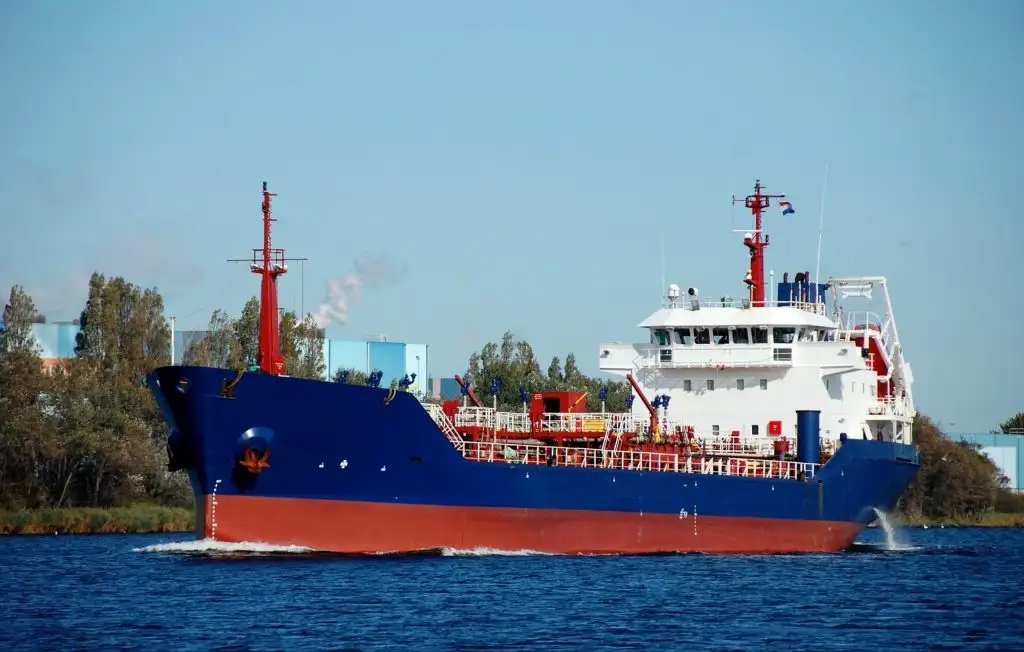 Oil/Chemical tanker for sale