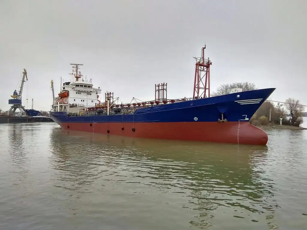 Oil/Chemical tanker for sale