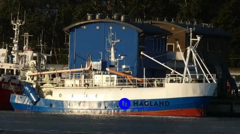 Vessel for fish processing and delivery for sale