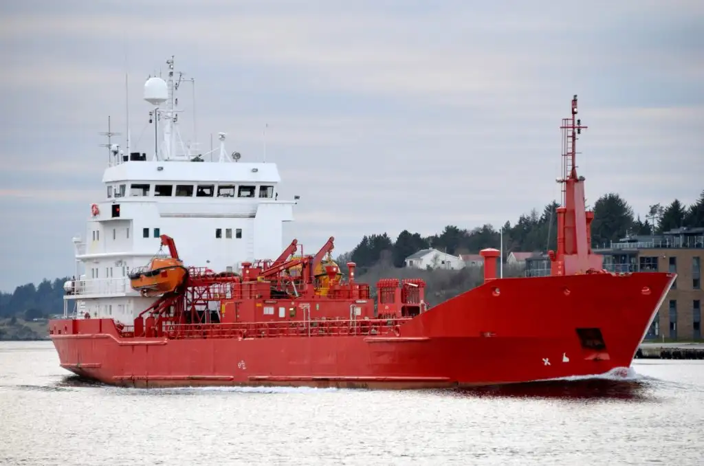 Oil/Chemical tanker for sale