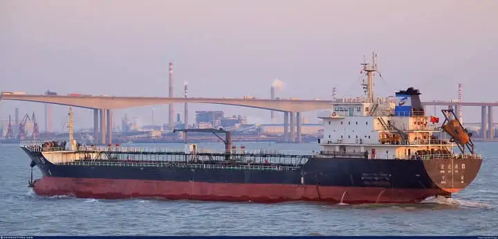 Oil/Chemical tanker for sale