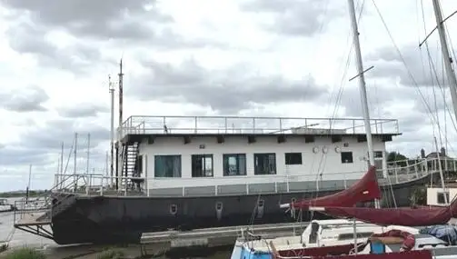 Accommodation barge for sale