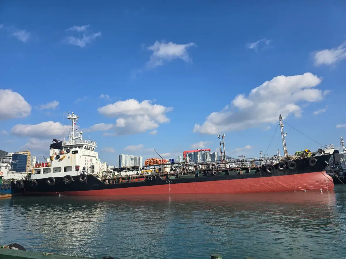 Oil/Chemical tanker for sale