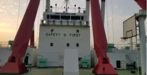 Crane vessel for sale