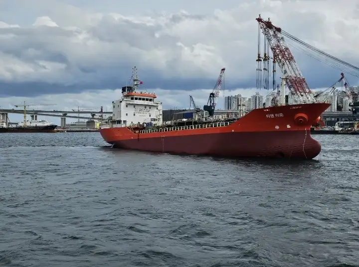 Oil/Chemical tanker for sale