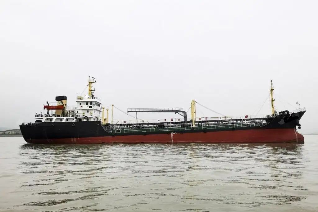 Oil/Chemical tanker for sale