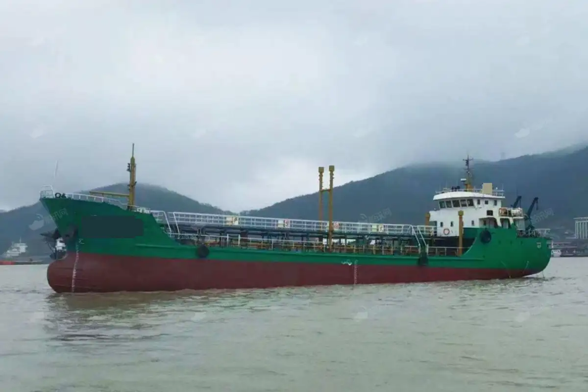 Oil/Chemical tanker for sale