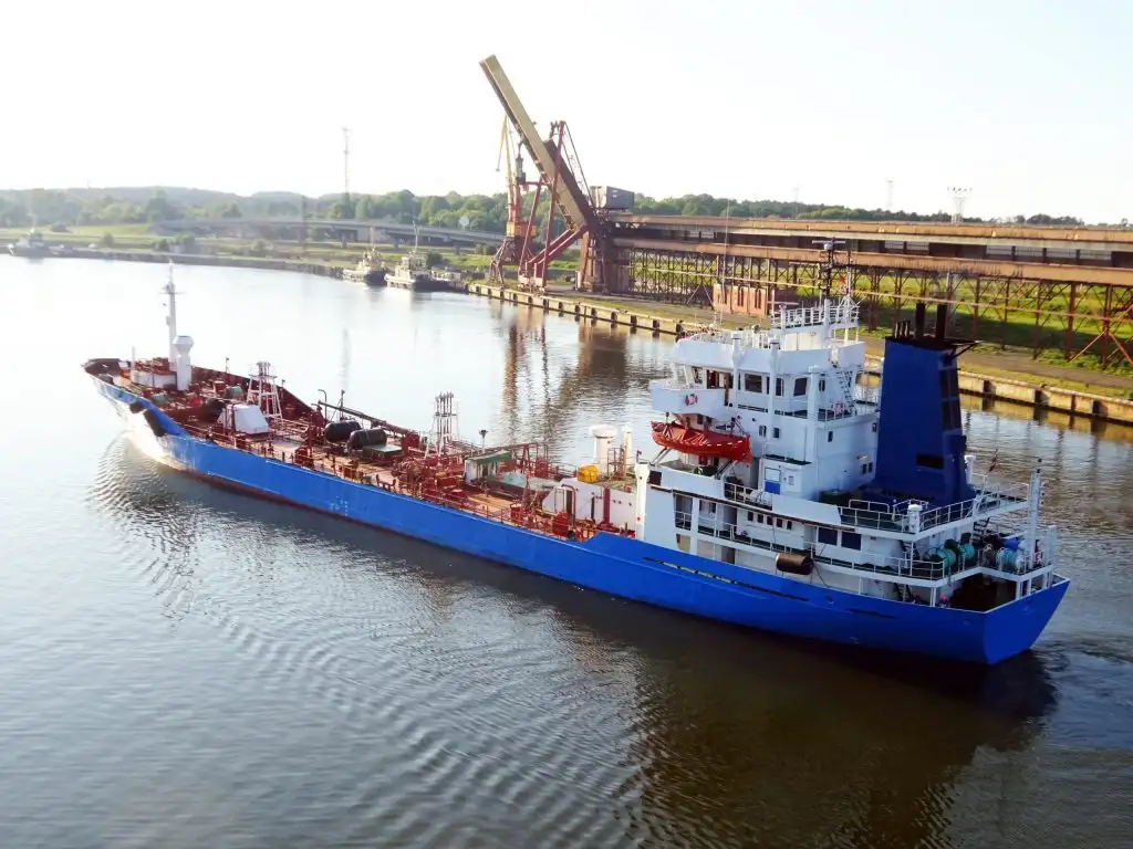 Oil/Chemical tanker for sale